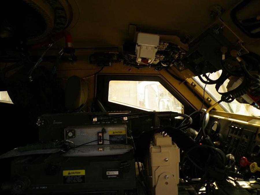 Детали интерьера Oshkosh M-ATV 2009 года  (фото 279 из 676)